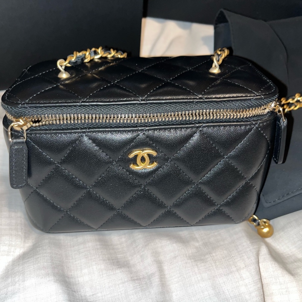 Chanel pearl crush vanity bag - Picture 2 of 7